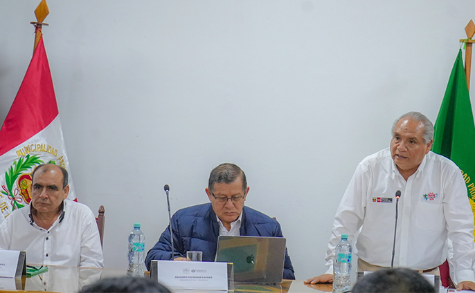 fotos de mesa de diálogo para el Desarrollo Vial de Madre de Dios