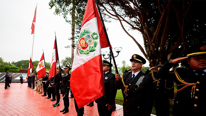 Surquillo reafirma su fidelidad a la bandera con emotiva ceremonia en Parque Reducto N° 5.