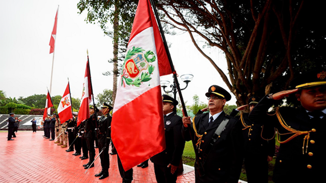 Surquillo reafirma su fidelidad a la bandera con emotiva ceremonia en Parque Reducto N° 5.