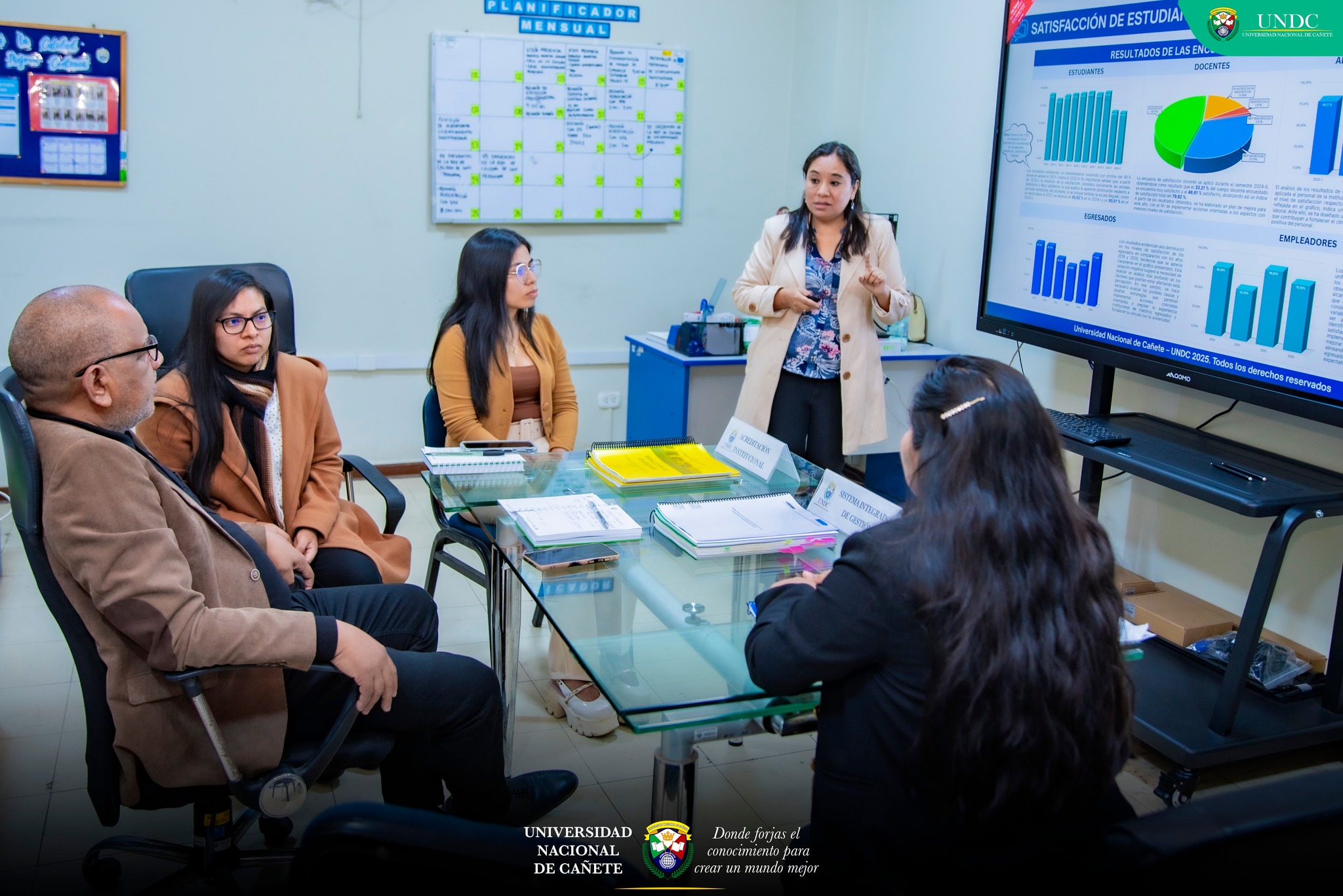 Presidente de la Comisi贸n Organizadora de la Universidad Nacional de Ca帽ete (UNDC) Dr. Mauro Juan Ramirez Herrera sostuvo una reuni贸n estrat茅gica con la Oficina de Gesti贸n de la Calidad (OGC)