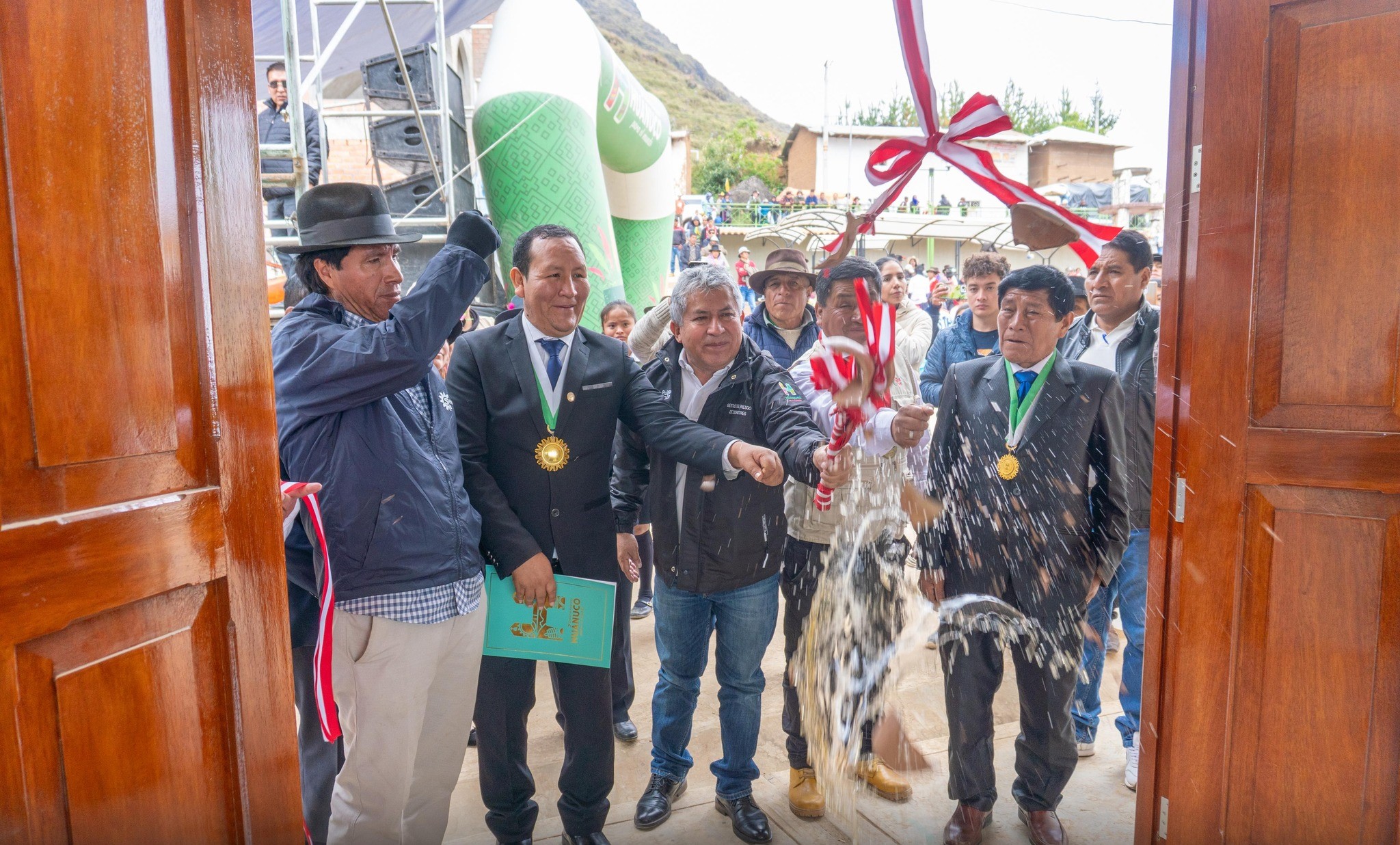 Fotografía del momento de la inauguración del centro cívico