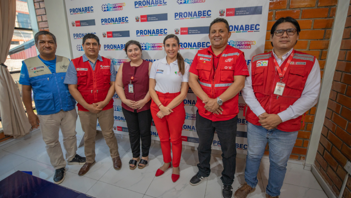 Directora ejecutiva junto a aliados estratégicos