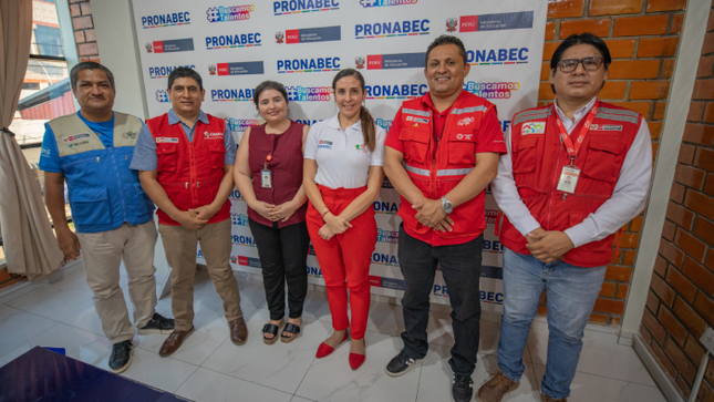 Directora ejecutiva junto a aliados estratégicos