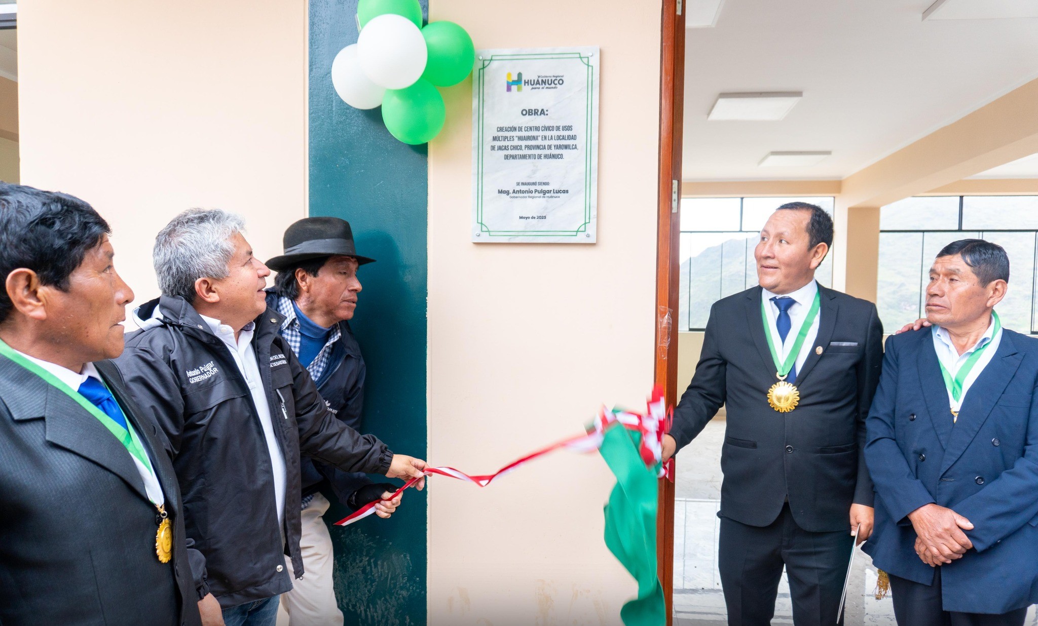 Fotografía del momento de la inauguración del centro cívico