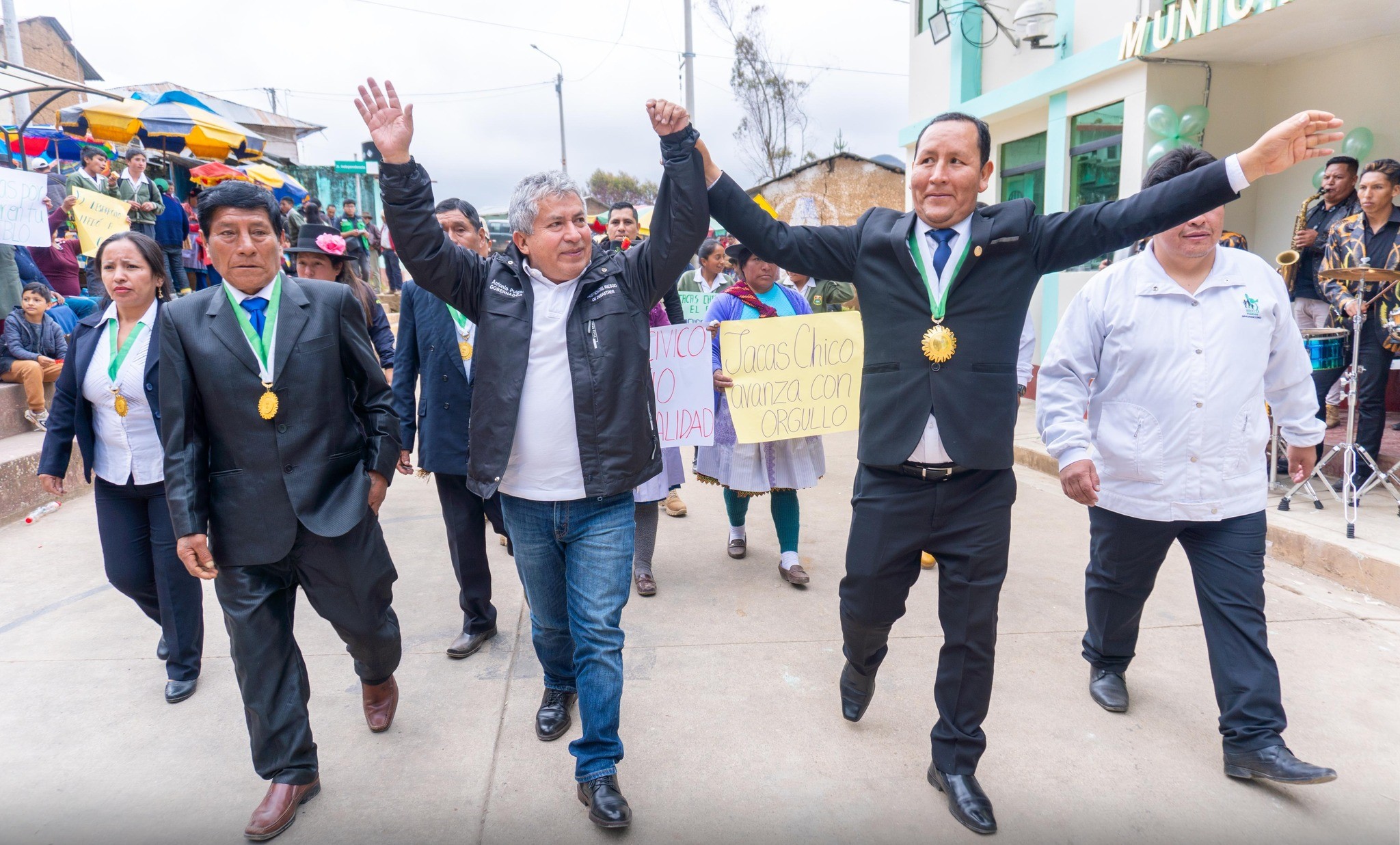 Fotografía del momento de la inauguración del centro cívico
