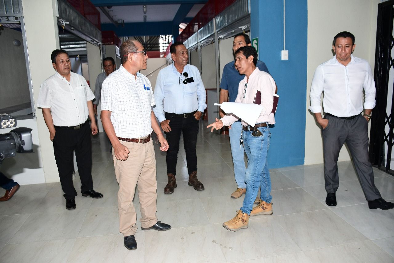 Gorel y Maynas firman acta de recepción del mercado de productores.