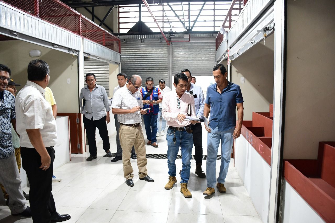 Gorel y Maynas firman acta de recepción del mercado de productores.