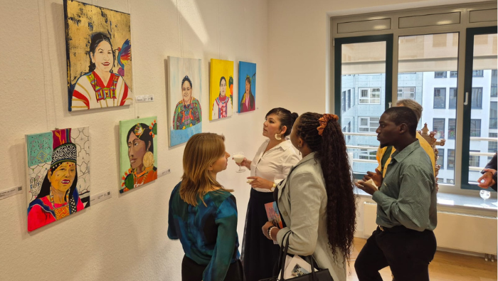 Inauguran muestra pictórica de artista peruana Claudia Goldbach-Ríos