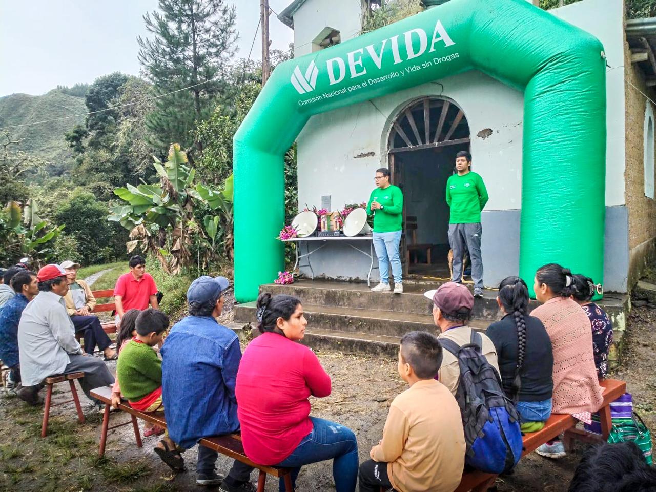 Cusco: Más de 350 familias fortalecen su organización comunal con entrega de equipos de comunicación