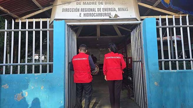 Madre de Dios. - La Contraloría General de la Republica - CGR identificó que entre los años 2021 al 2023, funcionarios y/o servidores de la Dirección Regional de Energía, Minas e Hidrocarburos de Madre de Dios no fiscalizaron el cumplimiento de obligaciones ambientales de la pequeña minería y minería artesanal que opera en la región, ya que sus propietarios no actualizaron ni modificaron sus instrumentos de gestión ambiental para reducir el uso del mercurio en sus actividades.