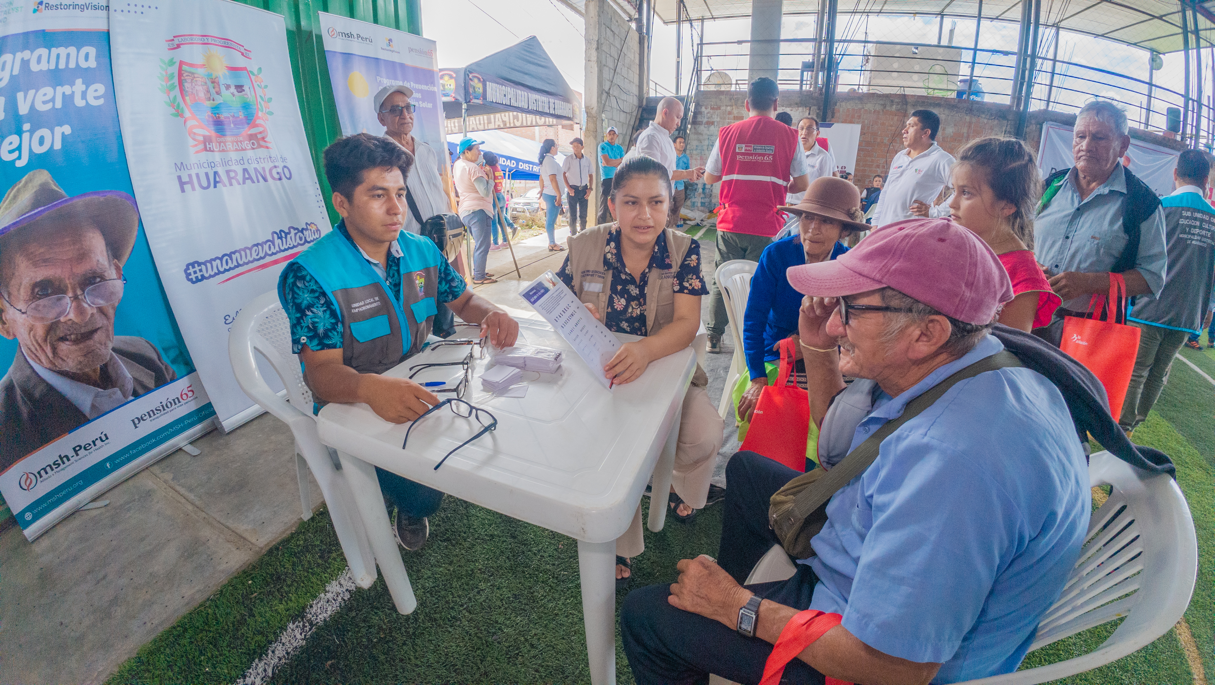 Esta mañana se llevó a cabo el acto protocolar de apertura de la Campaña de Tarjetización y Entrega de Lentes dirigida a los usuarios del Programa Pensión 65, una iniciativa que busca garantizar un cobro más seguro, rápido y digno para nuestros adultos mayores.