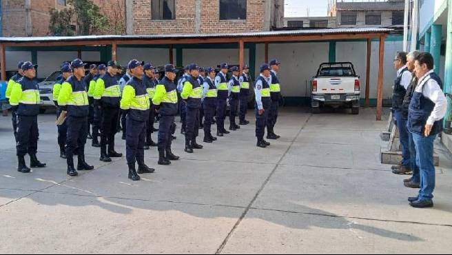 Cajamarca.- La Contraloría General de la República, como parte del operativo de control preventivo Seguridad Ciudadana 2025, alertó deficiencias en el servicio que ofrecen cinco municipalidades provinciales de Cajamarca donde se identificó falta de equipos de protección personal para serenos, inoperatividad de cámaras de vigilancia y carencia de un plan específico para el servicio de serenazgo que afectan el oportuno y adecuado servicio a la ciudadanía.
