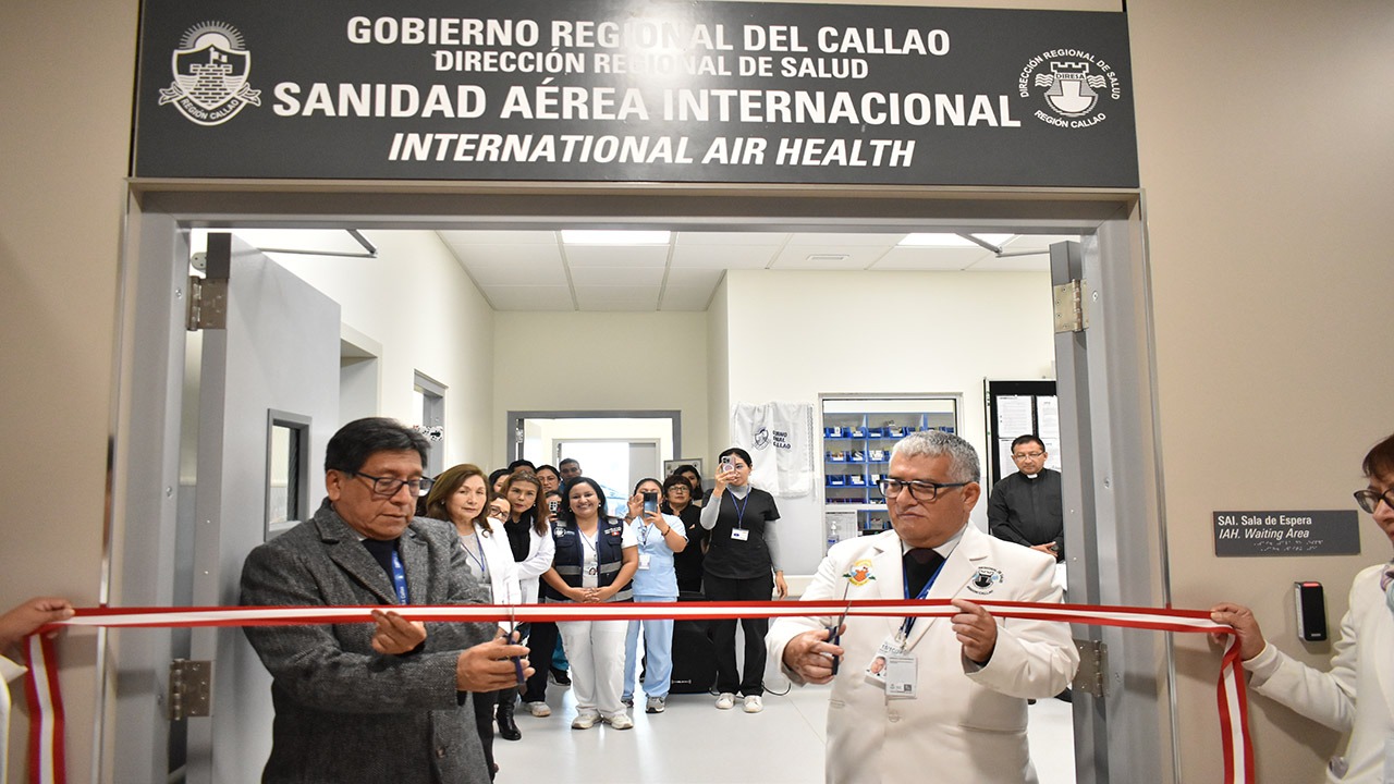 Corte de cinta de la nueva sede de Sanidad Aérea Internacional, en el Aeropuerto Jorge Chávez