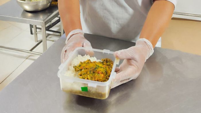 Cocinando con Cuna Más guiso de lentejas con tortilla de quinua y brócoli acompañado con arroz fortificado ayudará a prevenir la anemia