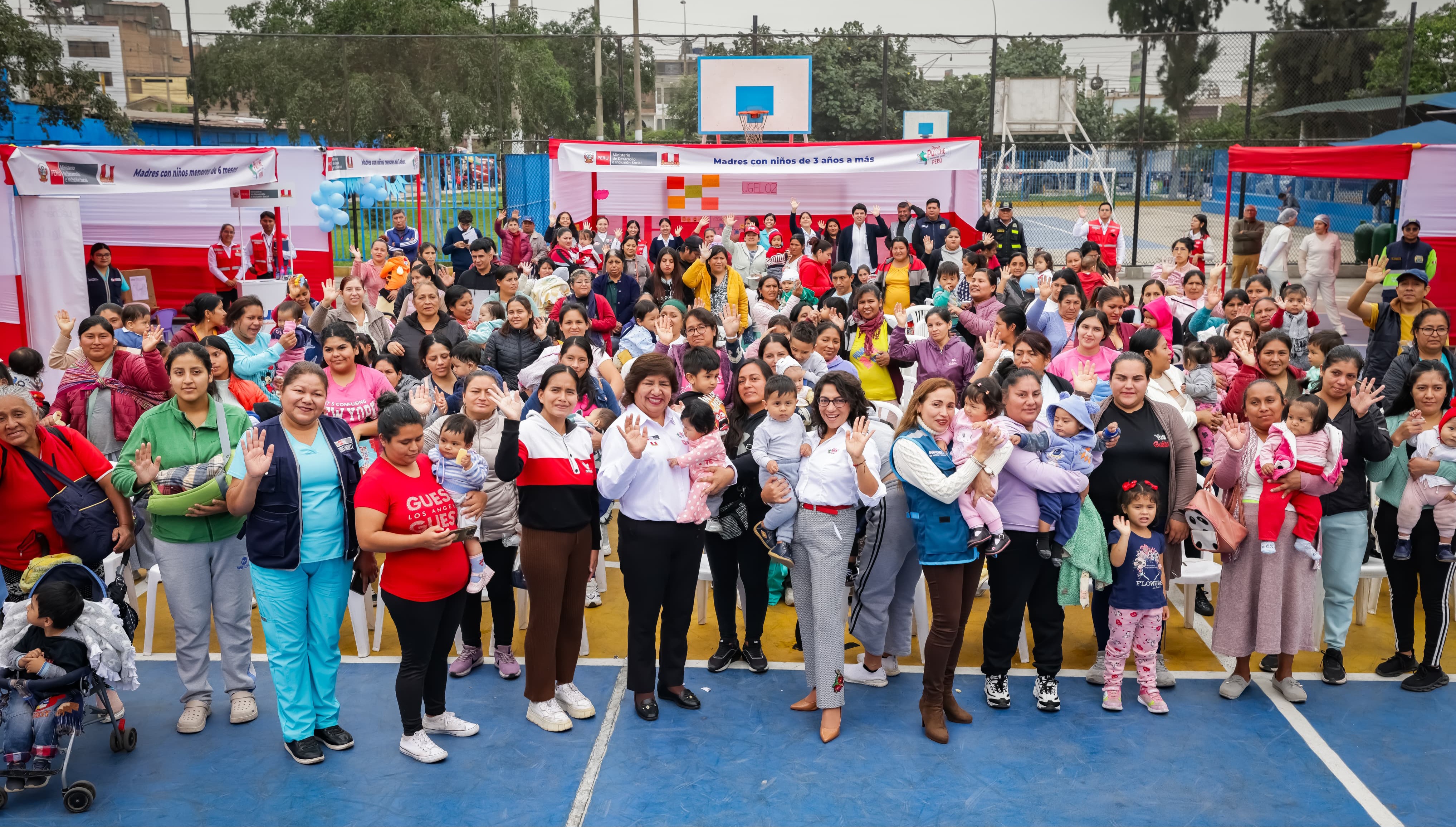 Ministra y directora de Juntos cpn usuarias