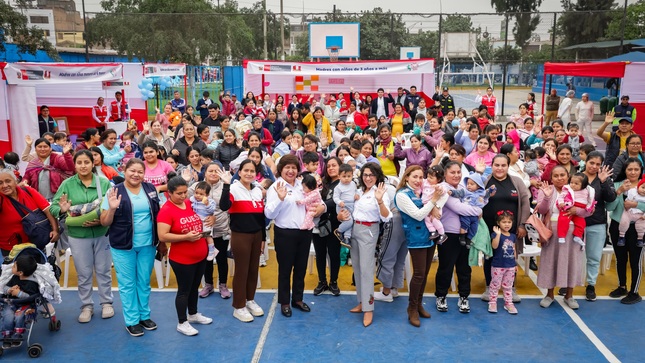 Ministra y directora de Juntos cpn usuarias