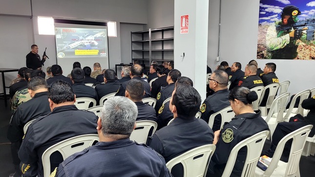 curso de capacitacion a PNP en uso del ARAD 5