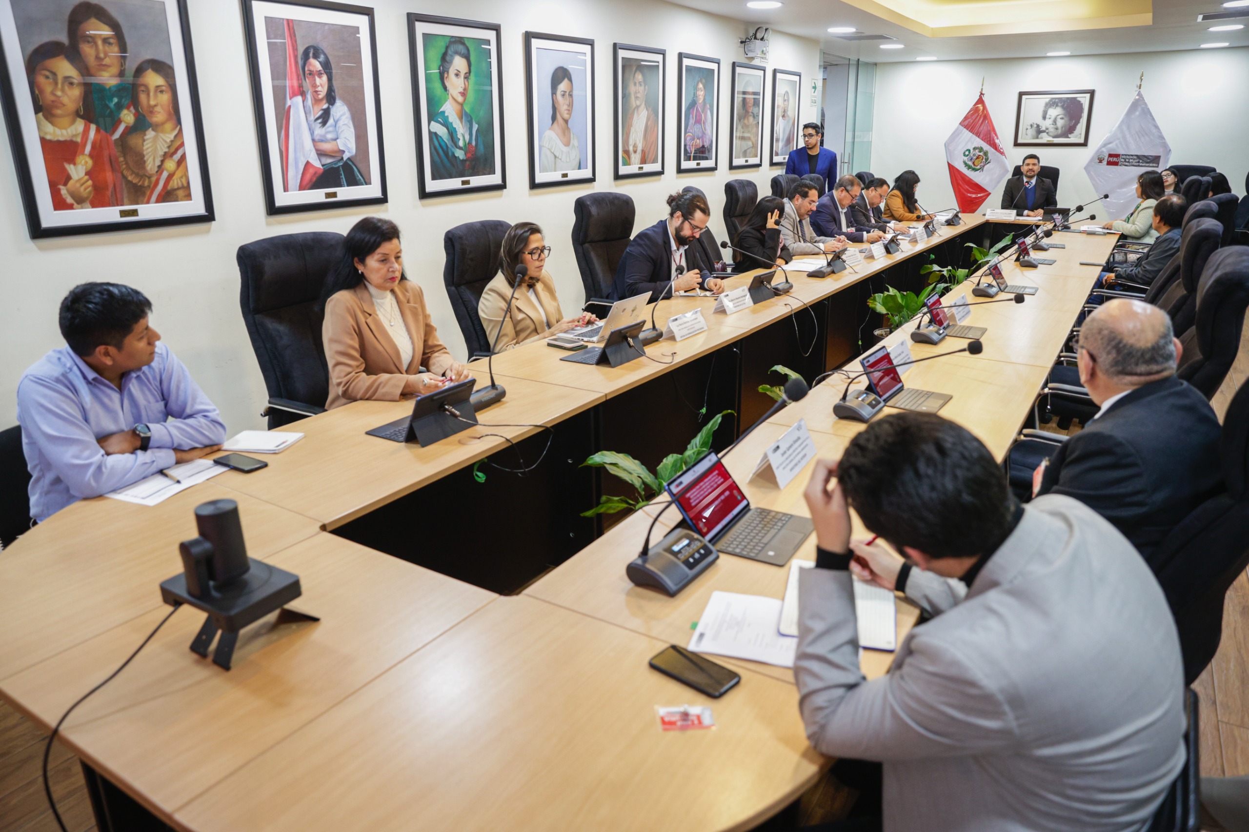 MIMP se reúne con ministerios, ONP y EsSalud para fortalecer la Política Nacional de Personas Adultas Mayores