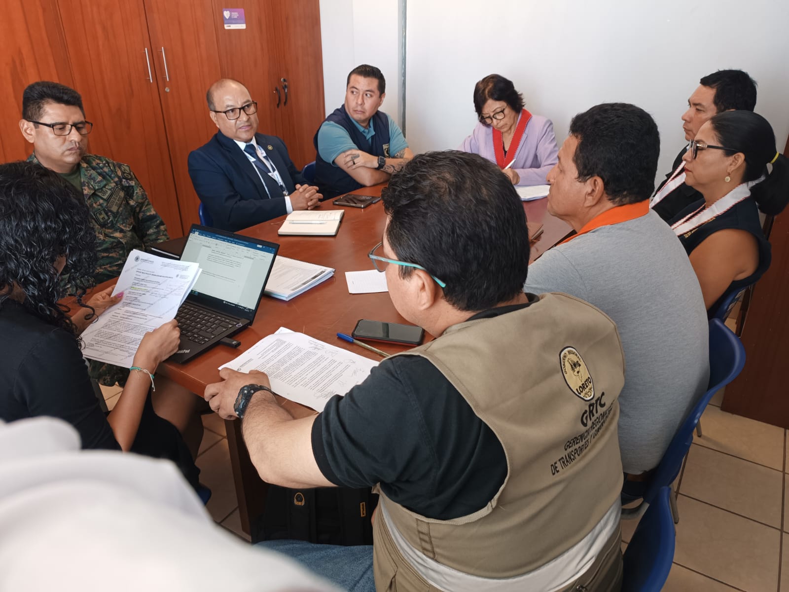 Autoridades coordinan medidas contra delitos aduaneros y falta de espacio acuático en Loreto.