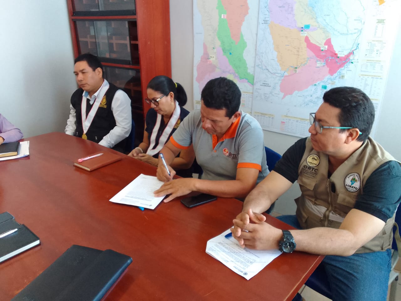 Autoridades coordinan medidas contra delitos aduaneros y falta de espacio acuático en Loreto.