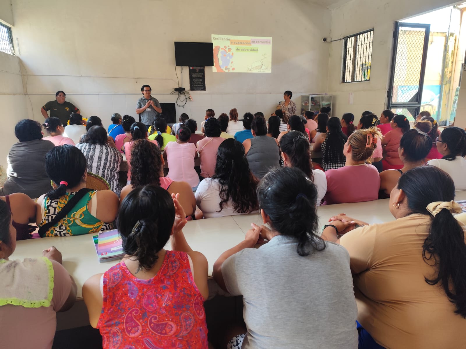 GOREL amplía talleres psicoeducativos al penal femenino de Iquitos para fortalecer la salud mental.