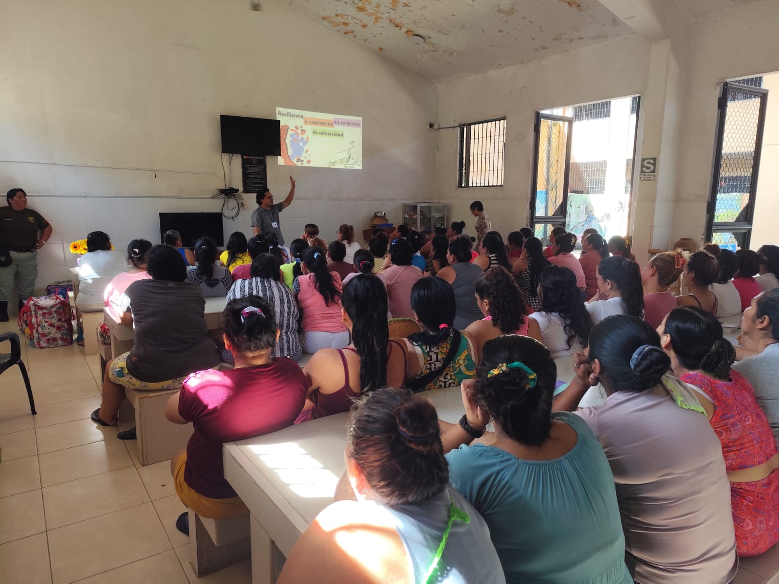 GOREL amplía talleres psicoeducativos al penal femenino de Iquitos para fortalecer la salud mental.