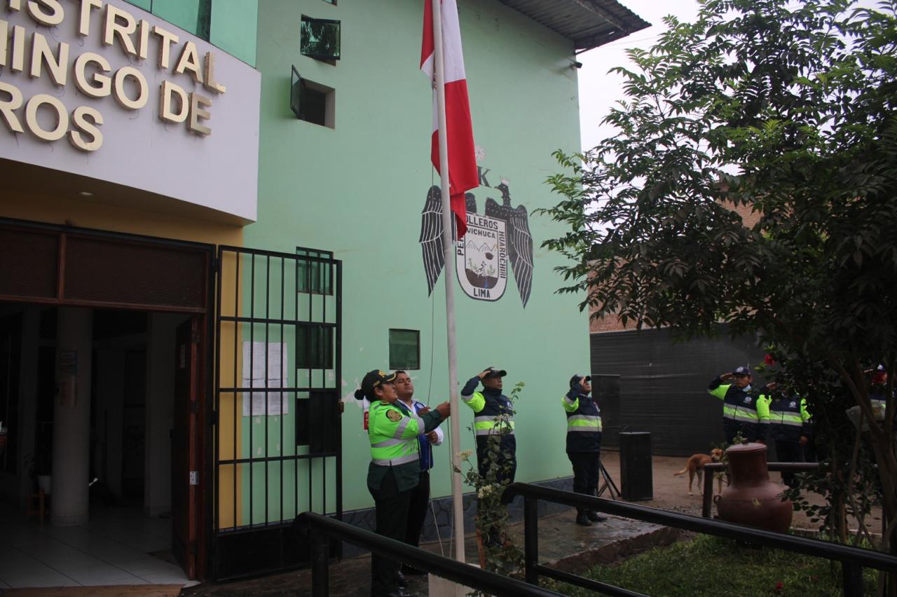 Izamiento del Pabellón Nacional por el Día de la Bandera