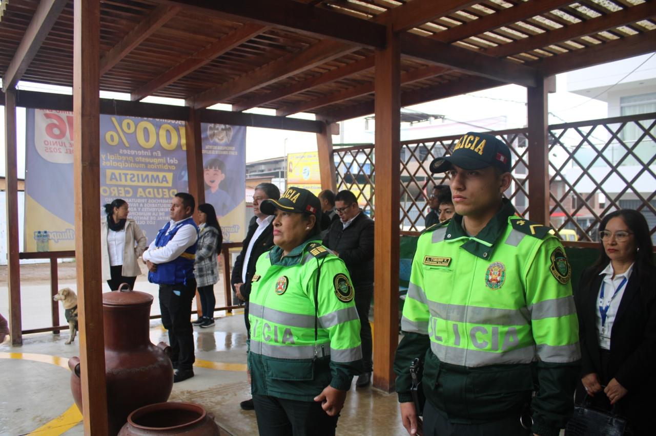 Izamiento del Pabellón Nacional por el Día de la Bandera