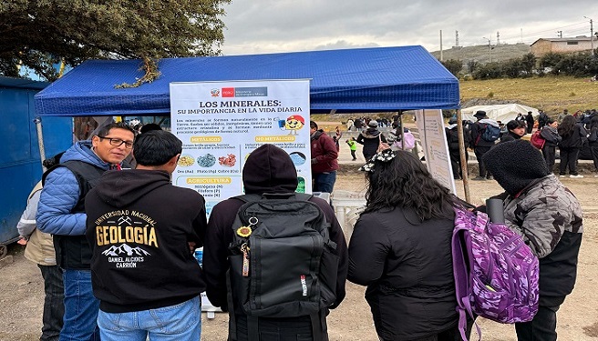 MINEM difunde beneficios de la minería moderna y sostenible a estudiantes universitarios de Pasco