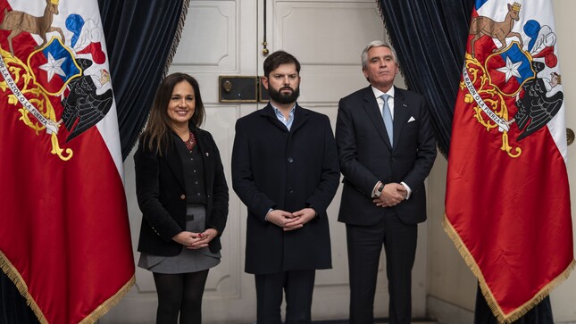 Embajador Peter Camino presenta sus cartas credenciales al presidente de Chile