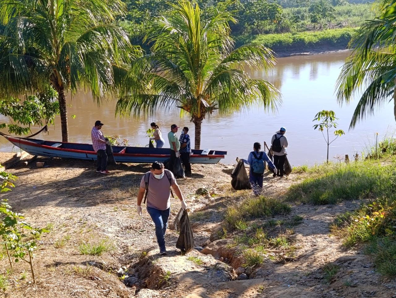 Gerfor Alto Amazonas se suma a limpieza de puertos en Yurimaguas por Semana Ambiental 2025.