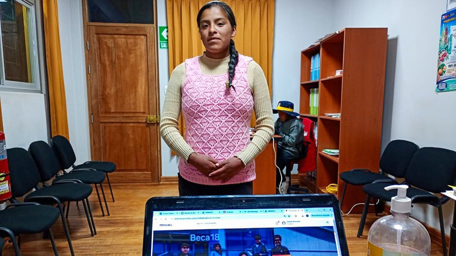 Becarios en Tambos
