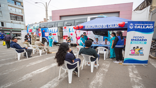 Campaña de donación promovida por la Municipalidad Provincial del Callao en colaboración con la Marina de Guerra del Perú.