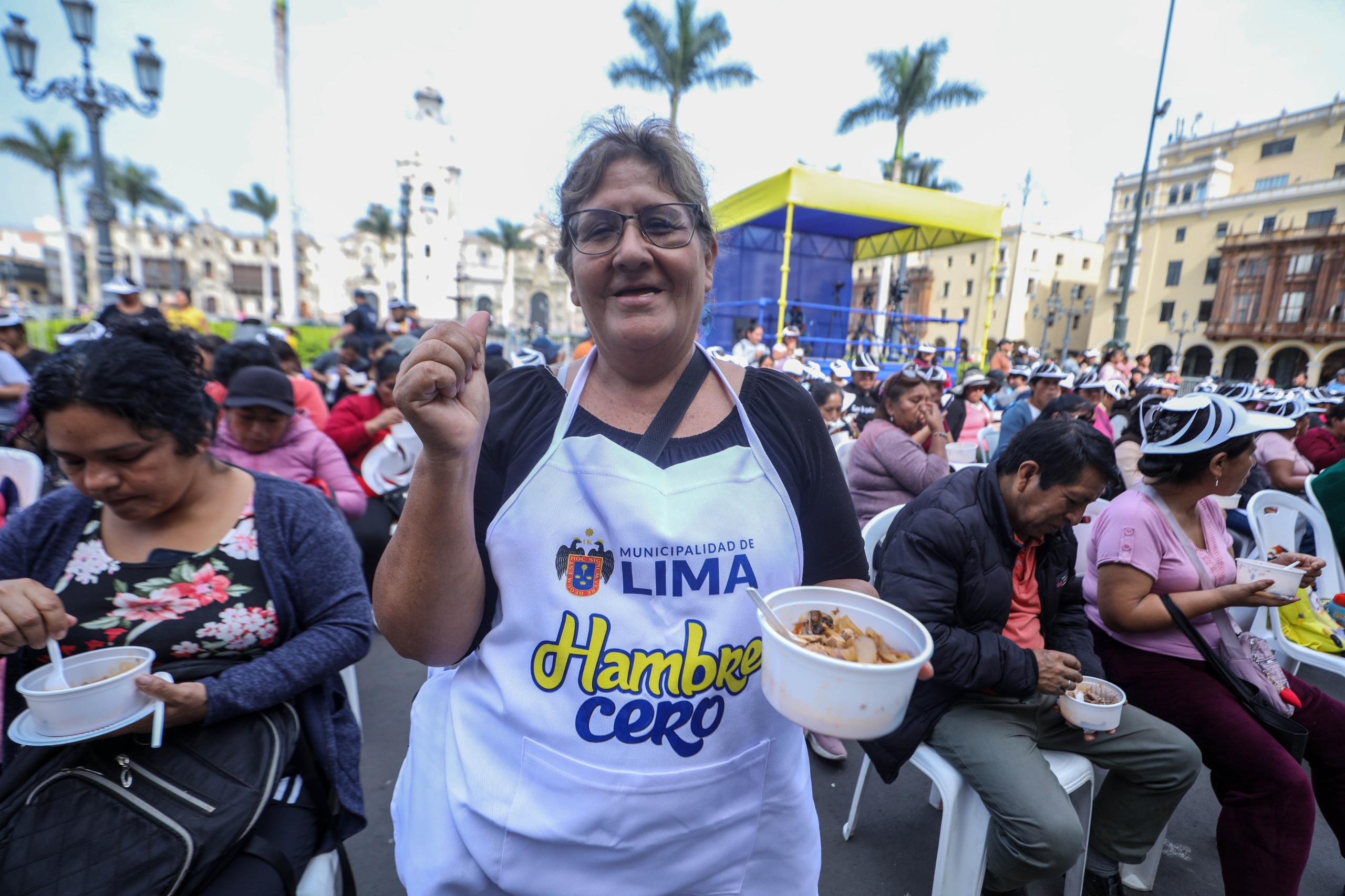 MML entrega sangrecita y pescado para las ollas comunes.