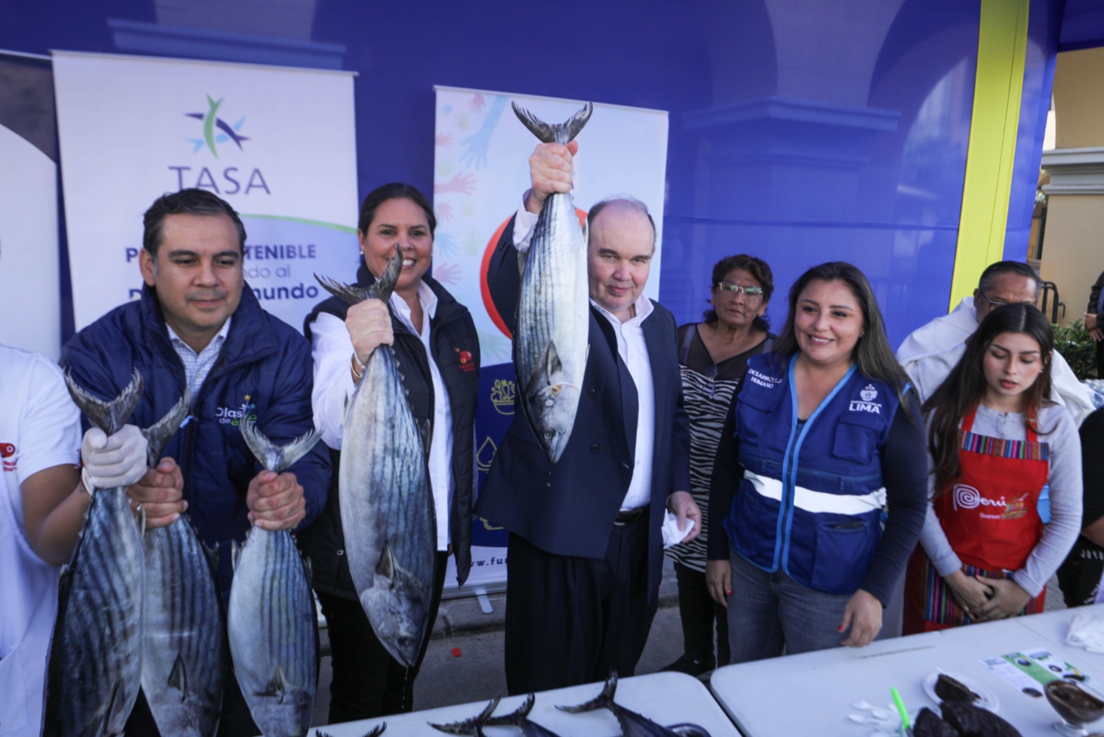 MML entrega sangrecita y pescado para las ollas comunes.