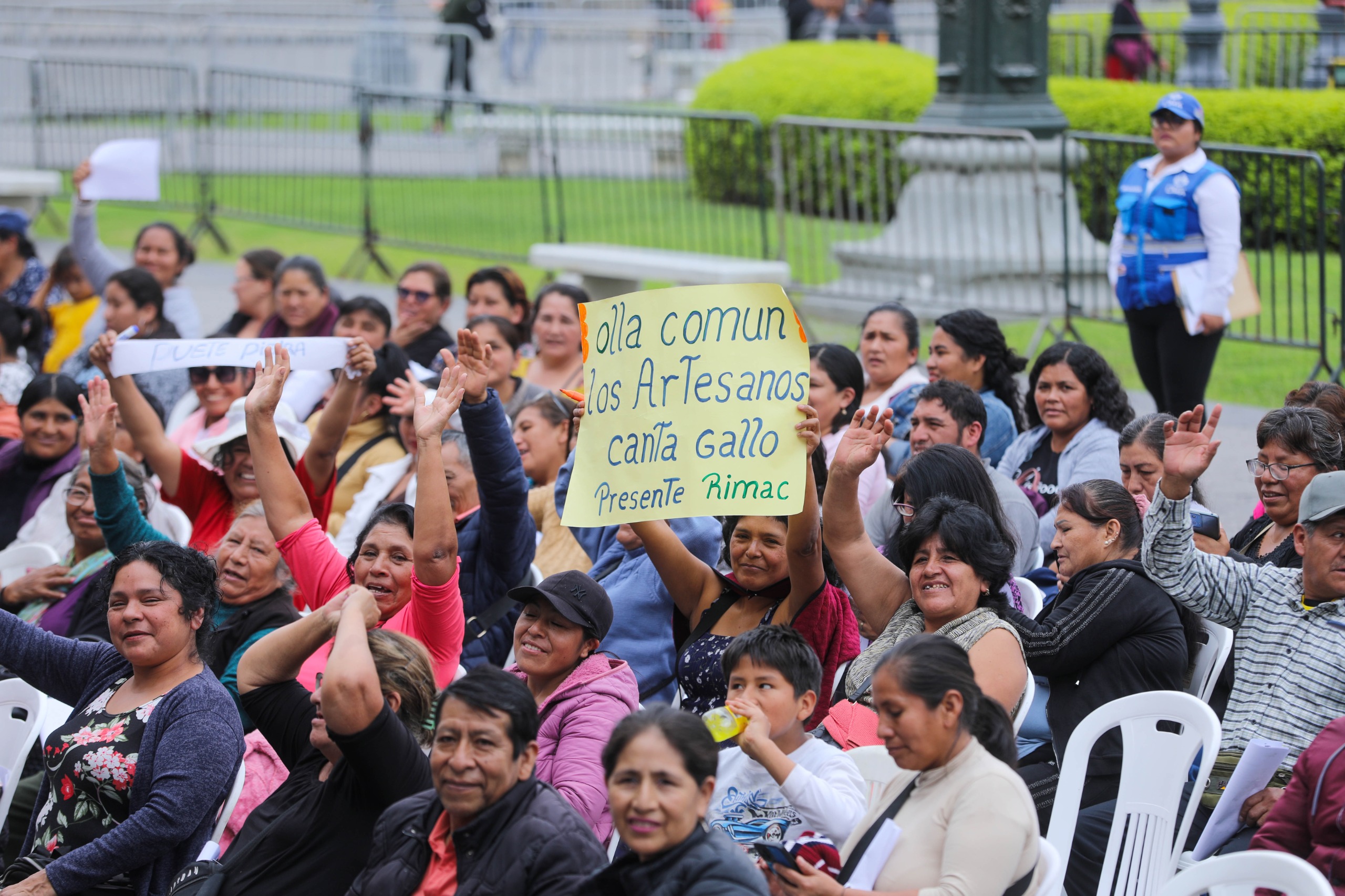 MML entrega sangrecita y pescado para las ollas comunes.