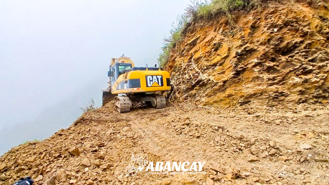 🚜💪 ¡Nada Nos Para! Continuamos Trabajando En La Integración Rural Con Construcción De Nueva Trocha Carrozable En Huanipaca. 🚧
