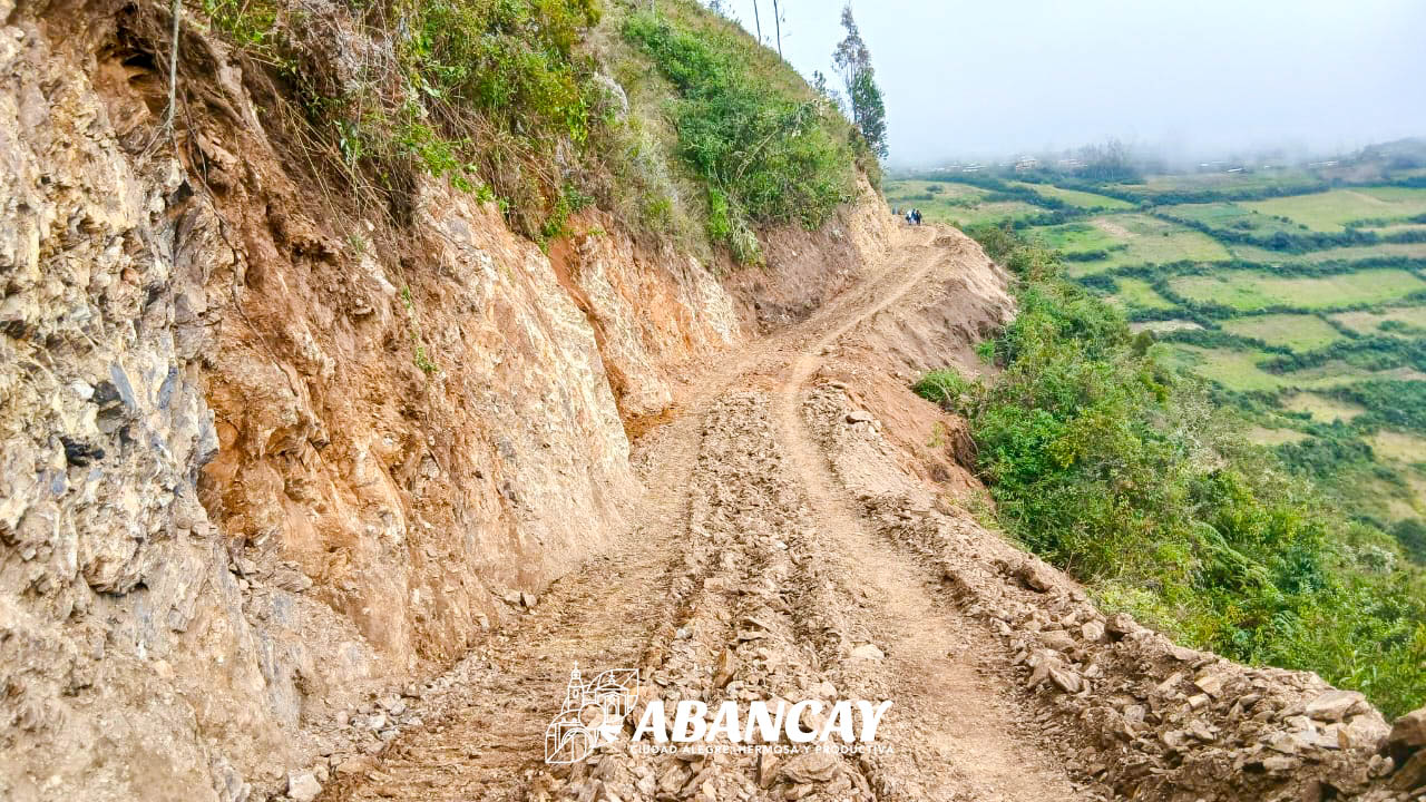 🚜💪 ¡Nada Nos Para! Continuamos Trabajando En La Integración Rural Con Construcción De Nueva Trocha Carrozable En Huanipaca. 🚧