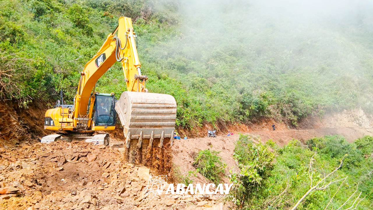 🚜💪 ¡Nada Nos Para! Continuamos Trabajando En La Integración Rural Con Construcción De Nueva Trocha Carrozable En Huanipaca. 🚧