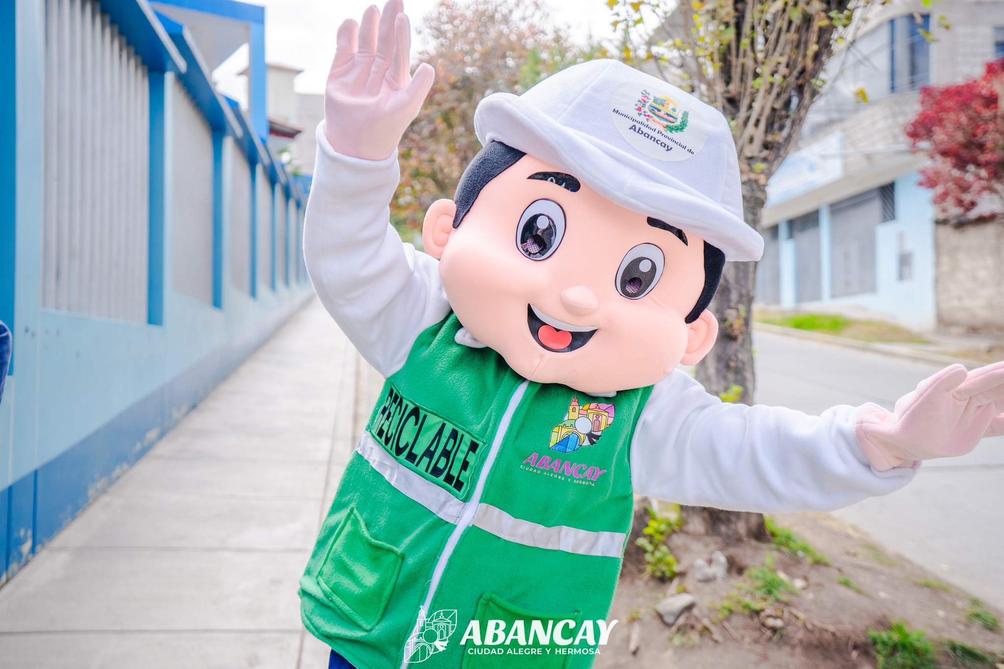 🟢Municipalidad Provincial De Abancay Promueve La Educación Ambiental Con Entrega De Compost A Colegios.