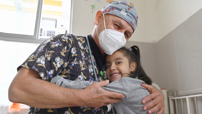 Día del Padre: Trabajadores que con amor y vocación velan por el bienestar de los más pequeños