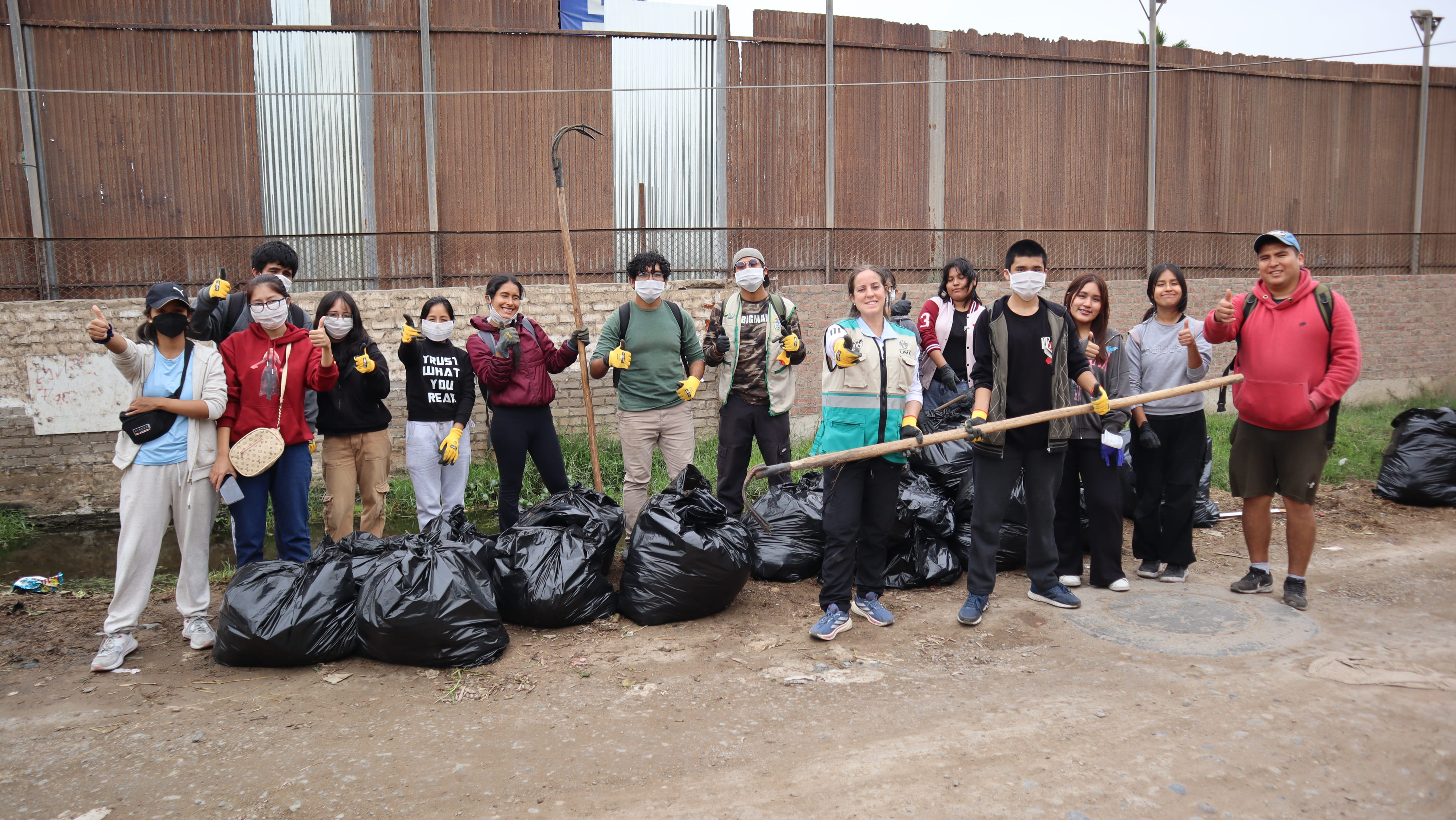 Jornada de limpieza moviliza más de 260 voluntarios por el Humedal Pantanos de Villa