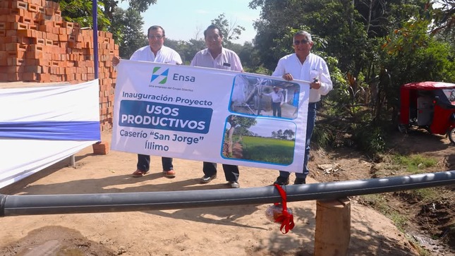 Presidente del directorio del grupo Distriluz, Ing. José Bobadilla Huamán, acompañado por el gerente regional de Ensa, el Ing. Efrain Salas Valverde,  inauguraron el proyecto "Usos Productivos" en el caserío San Jorge de Íllimo.