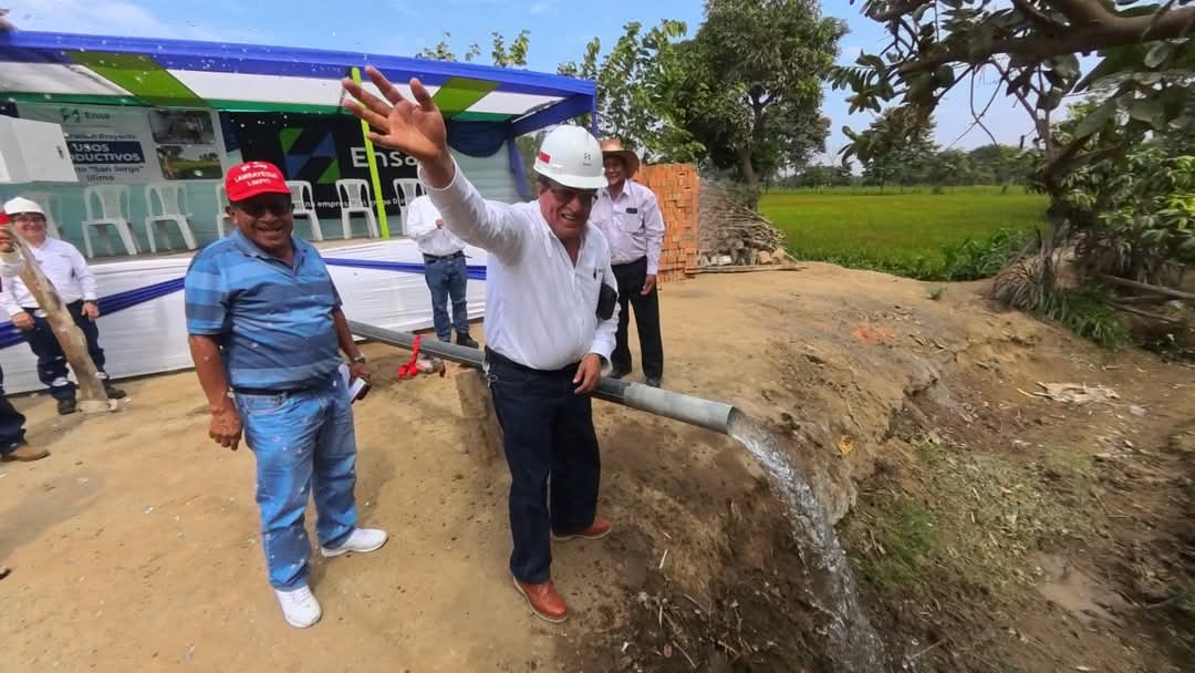 Presidente del directorio del grupo Distriluz, Ing. José Bobadilla Huamán, acompañado por el gerente regional de Ensa, el Ing. Efrain Salas Valverde, inauguraron el proyecto "Usos Productivos" en el caserío San Jorge de Íllimo.