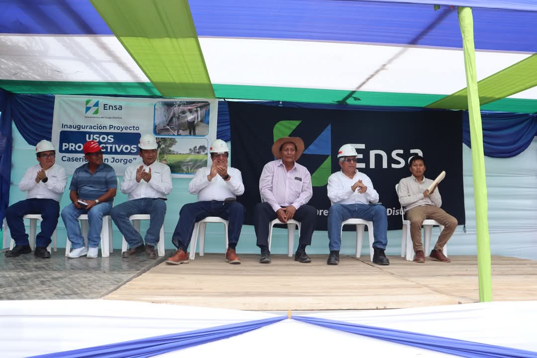 Presidente del directorio del grupo Distriluz, Ing. José Bobadilla Huamán, acompañado por el gerente regional de Ensa, el Ing. Efrain Salas Valverde, inauguraron el proyecto "Usos Productivos" en el caserío San Jorge de Íllimo.