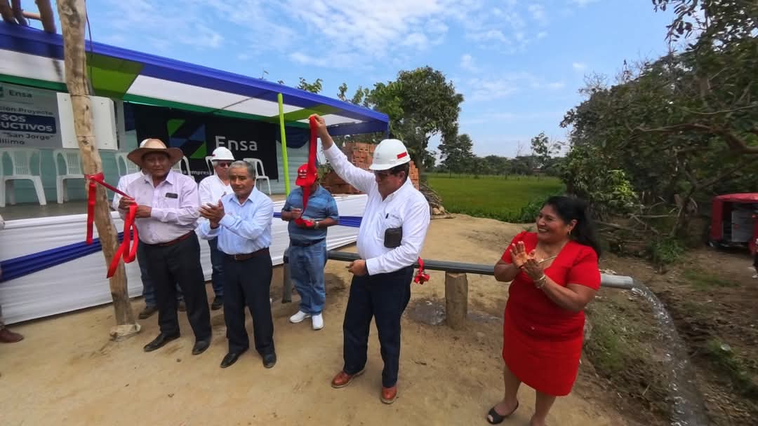 Presidente del directorio del grupo Distriluz, Ing. José Bobadilla Huamán, acompañado por el gerente regional de Ensa, el Ing. Efrain Salas Valverde, inauguraron el proyecto "Usos Productivos" en el caserío San Jorge de Íllimo.