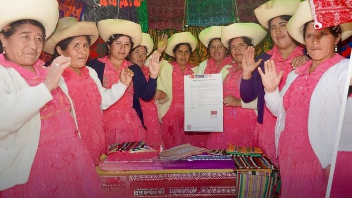 Asociaciones de tejedoras que emplean técnicas ancestrales recibieron sus marcas colectivas por parte del Indecopi