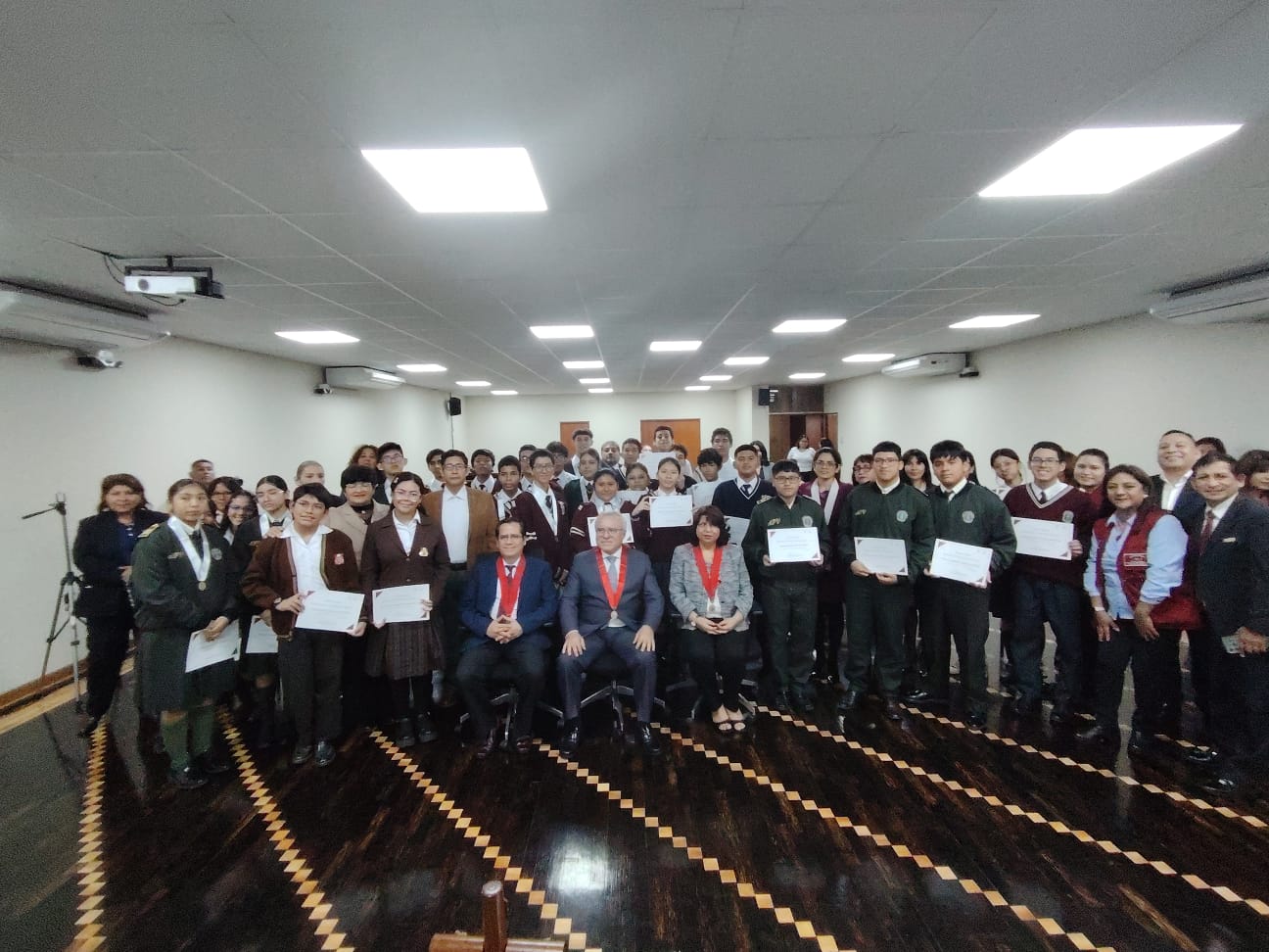 Los alumnos designados para asumir este importante cargo se comprometieron en participar activamente en sus centros educativos como mediadores de conflictos