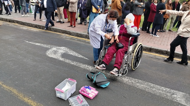 A las 10 de la mañana, jueces/zas y servidores/as de la Corte Superior de Justicia de Lima suspendieron brevemente sus actividades a fin de participar activamente en el Simulacro Nacional Multipeligro