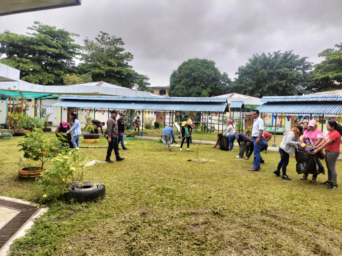 Opac realiza jornada de limpieza en la I.E. Jardín N.º 157 Victoria Barcia Bonifatti en Iquitos.